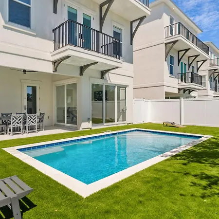 Endless Summer Estate With Pool And Game Room